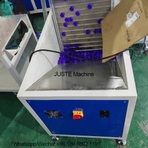 Macchina per tampografia su metallo a 4 colori, completamente automatica, con alimentatore.