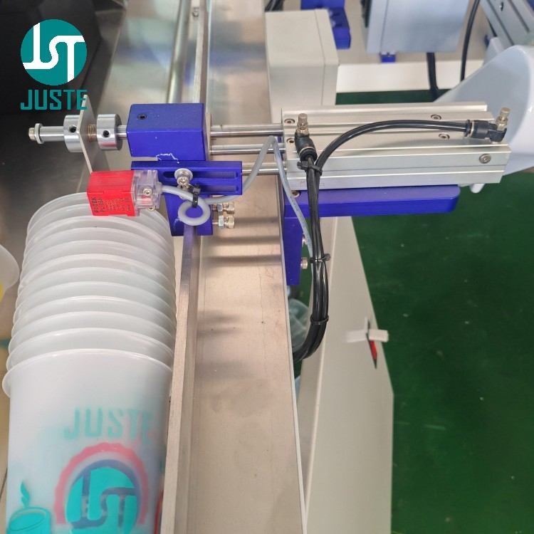 Automatic stacking and counting station for finished plastic cups on Fully Automatic Screen Printing Machine