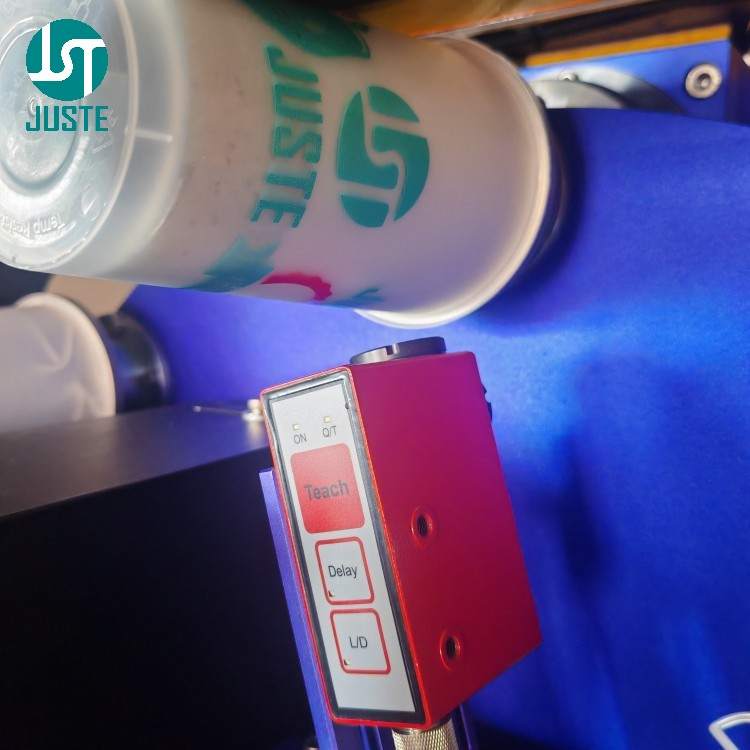 Leuze contrast sensor for high-precision overprint on cup screen printer