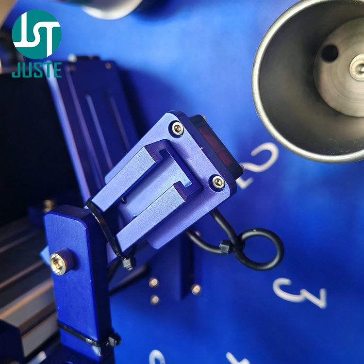Product detection sensor on turntable checking for cylindrical product presence