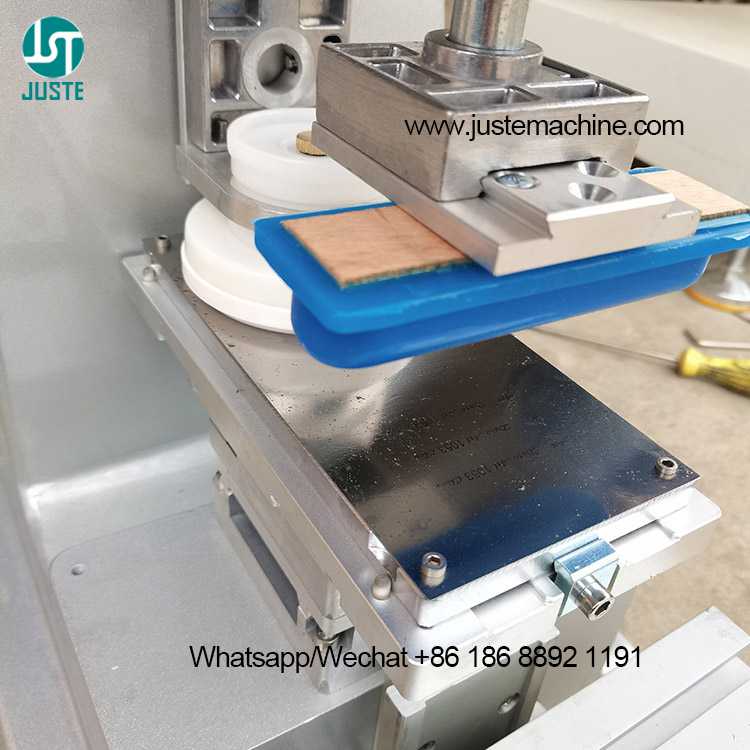 Macchina da tampografia da tavolo con tampone in silicone