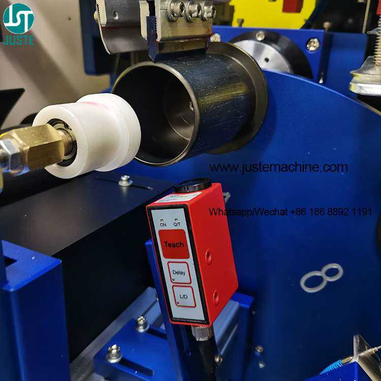 Macchina per stampa serigrafica UV completamente automatica con sensore di colore Macchina per stampa serigrafica UV completamente automatica con sensore di colore