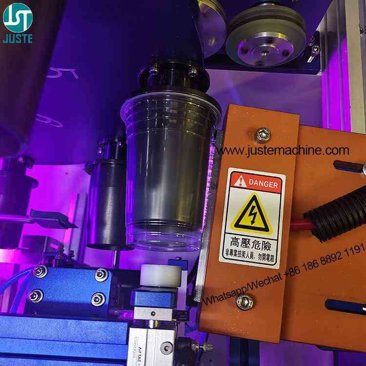 Macchina serigrafica completamente automatica per bottiglie con trattamento corona Macchina serigrafica completamente automatica per bottiglie con trattamento corona