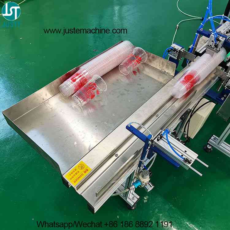 Impilatore per macchine serigrafiche per tazze in PP completamente automatico Impilatore per macchine serigrafiche per tazze in PP completamente automatico